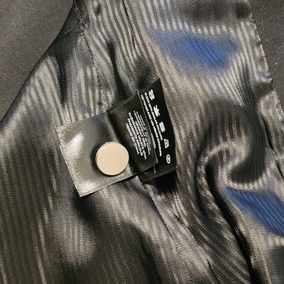 Vest - Picture 4 of 8